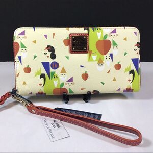 Disney Parks Dooney & Bourke Snow White And The Seven Dwarfs Wristlet Wallet Bag